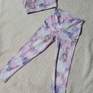GAIAM workout Set. XS Capri Leggings And Sports Bra EXCELLENT CONDITION